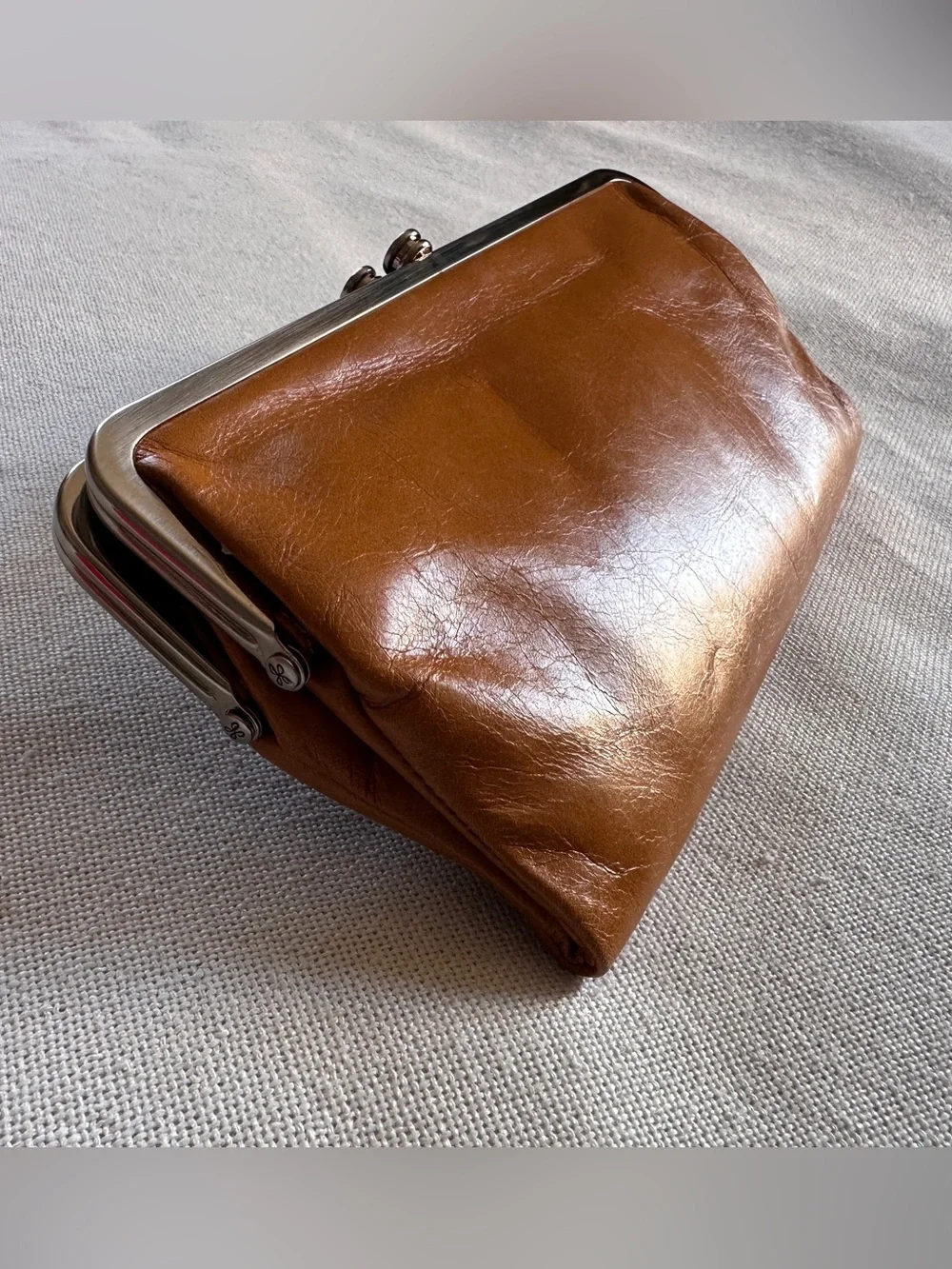 HOBO Lauren Clutch Wallet Polished Leather in Truffle